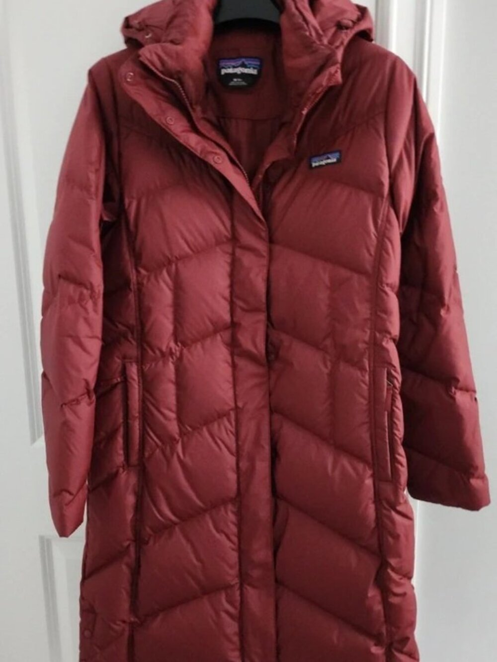 Patagonia Women’s Down Parka Burgundy Insulated Long Coat — M